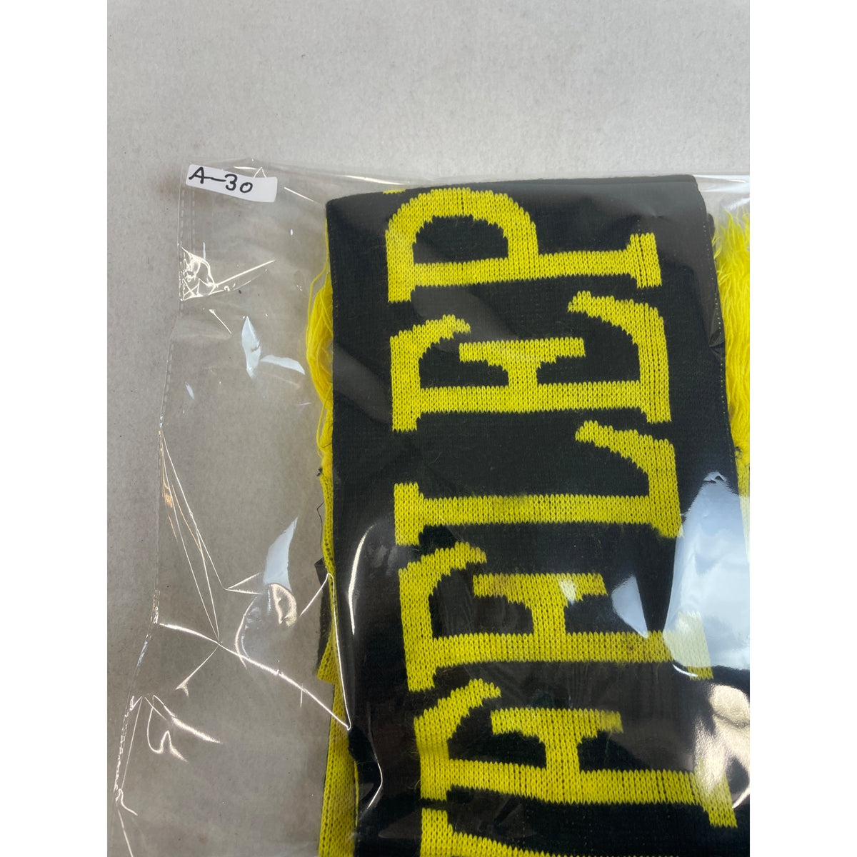 Universal Studios Harry Potter Hufflepuff Black and Yellow Reversable Scarf