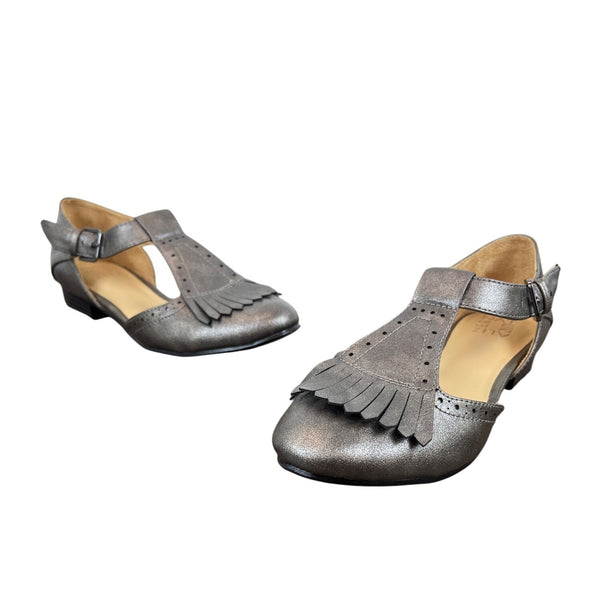 Naturalized Womens Pewter Silver Fringe Flat Shoes Side Buckle Strap Sz 7M - New